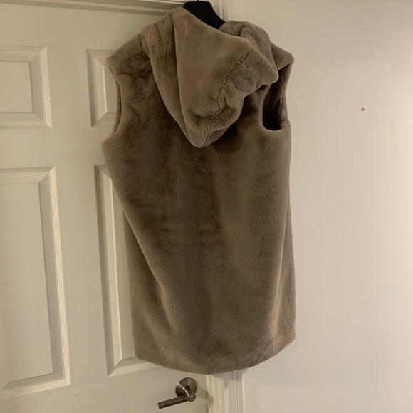 Cozy Vest - Picture 5 of 5